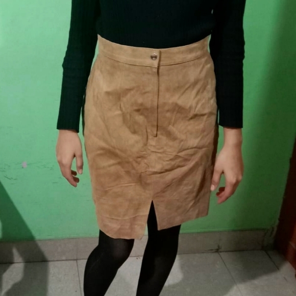 Classic women Beige colour skirt, looks so classy ❤️ ❤️ - Picture 3 of 3